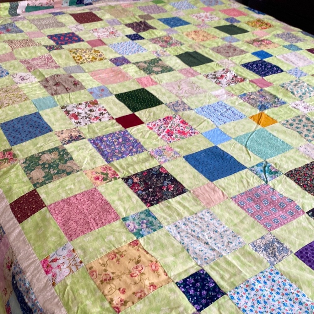 Beautiful light green quilt TOP - hand made - Picture 4 of 10